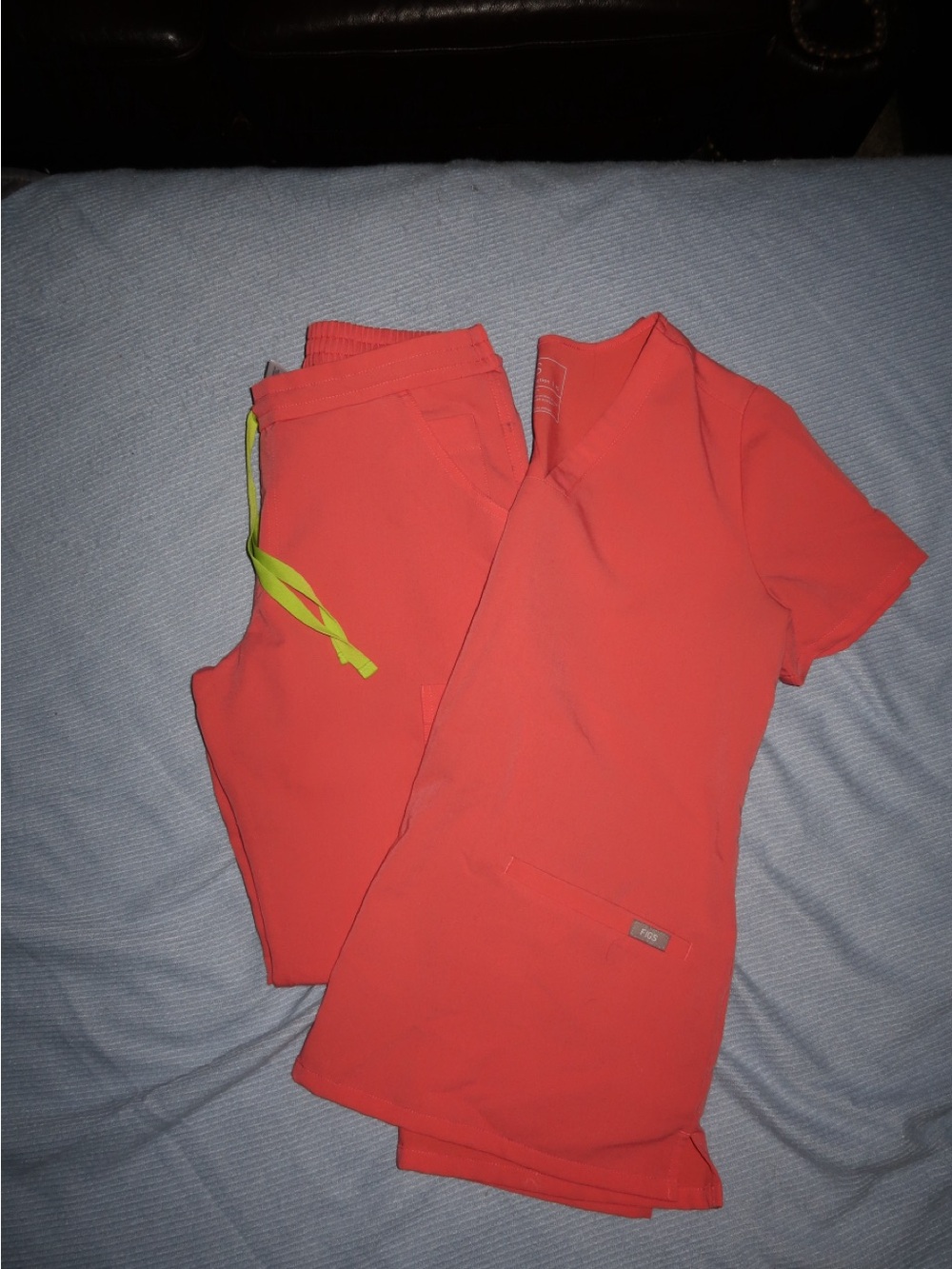 Women’s FIGS XS Hot Coral Set